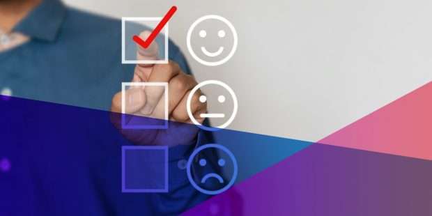 Trois options de case à cocher comportant un visage souriant, un visage neutre et un visage triste, avec le visage souriant sélectionné.